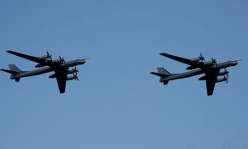 Russian aircraft launched a series of missiles at the Ukrainian military airport 0
